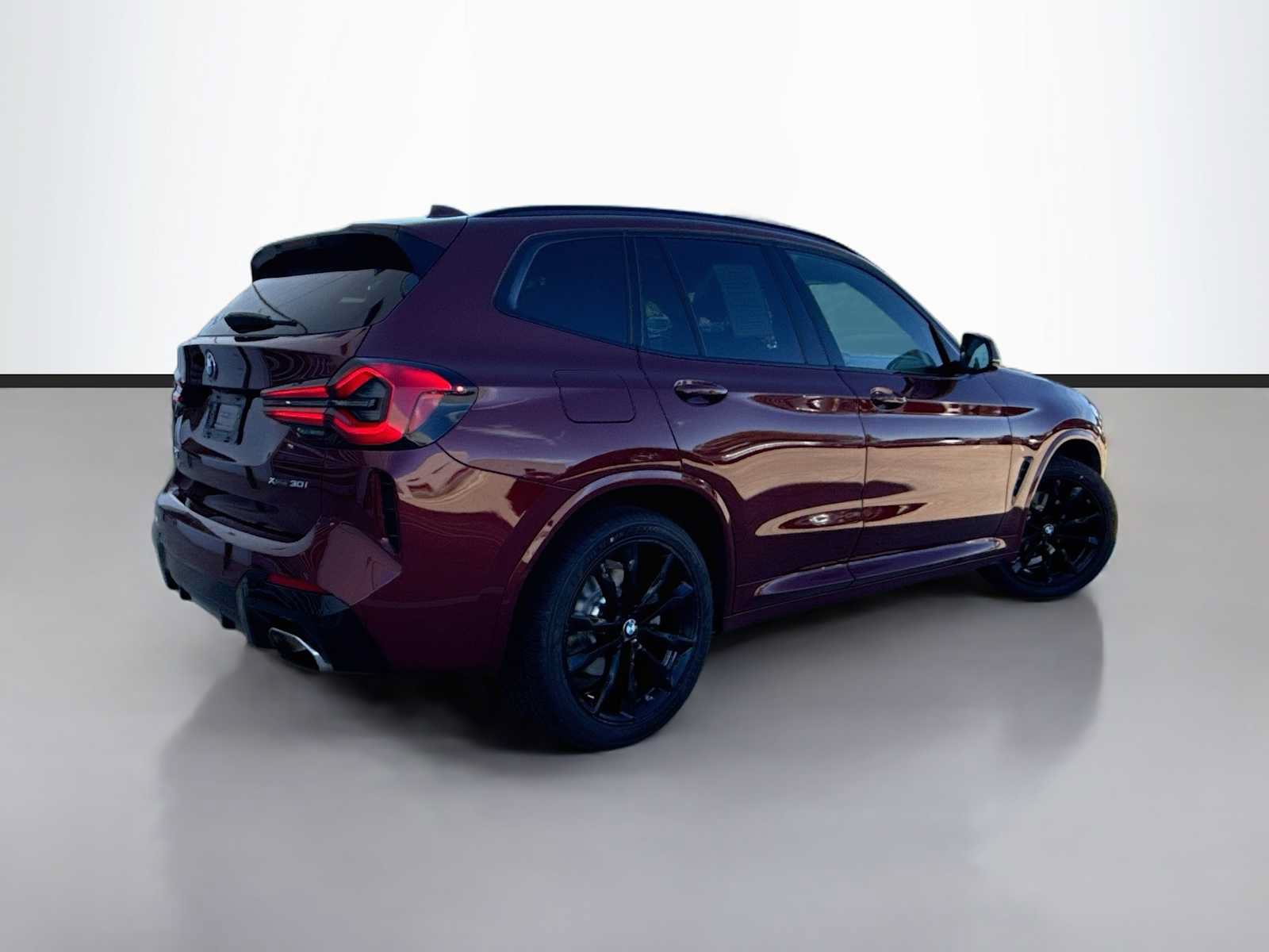 Used 2024 BMW X3 xDrive30i w/ Premium Package AWD/4WD image 3