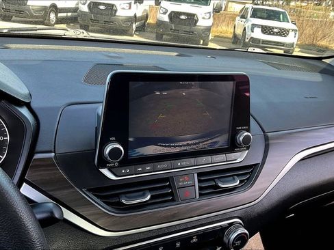 Used 2024 Nissan Altima 2.5 SV image 15