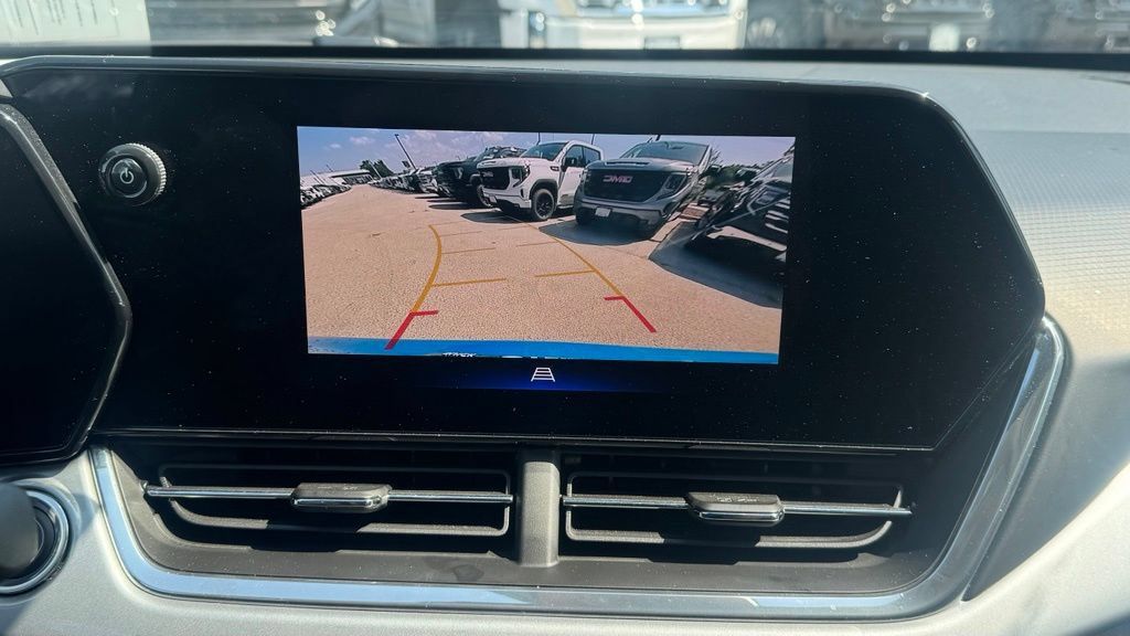 Used 2026 Chevrolet Trax LT w/ LT Convenience Package FWD image 19