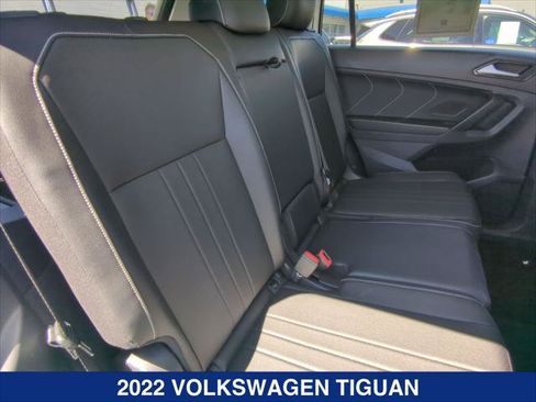 Certified 2022 Volkswagen Tiguan SE w/ Panoramic Sunroof Package FWD image 22