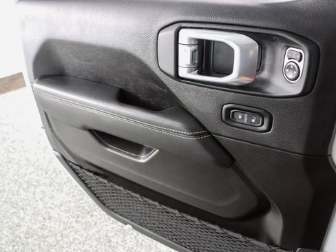 Used 2022 Jeep Wrangler Unlimited Sahara AWD/4WD image 23