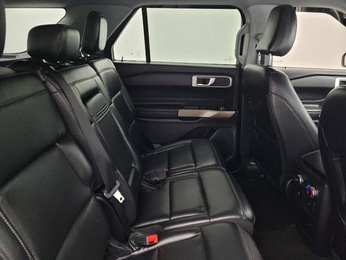 Used 2021 Ford Explorer XLT w/ Equipment Group 202A image 19
