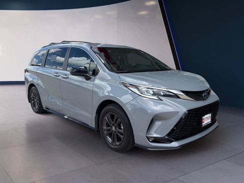 Used 2024 Toyota Sienna XSE w/ XSE Plus Package AWD/4WD image 7
