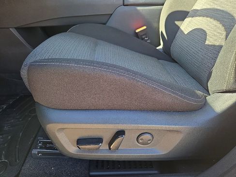 Used 2023 Nissan Rogue SV image 24