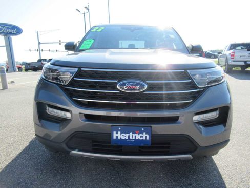 Used 2022 Ford Explorer XLT w/ Equipment Group 202A image 2