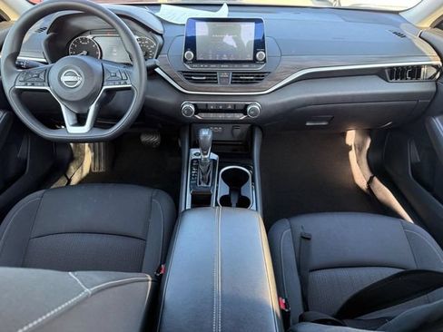 Used 2024 Nissan Altima 2.5 SV FWD image 18