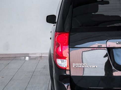 Used 2018 Dodge Grand Caravan SE w/ UConnect Hands-Free Group FWD image 42