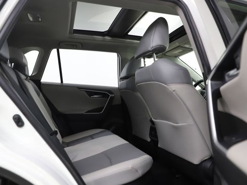 Used 2020 Toyota RAV4 Limited image 12