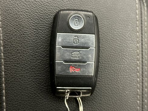 Used 2017 Kia Niro EX image 10