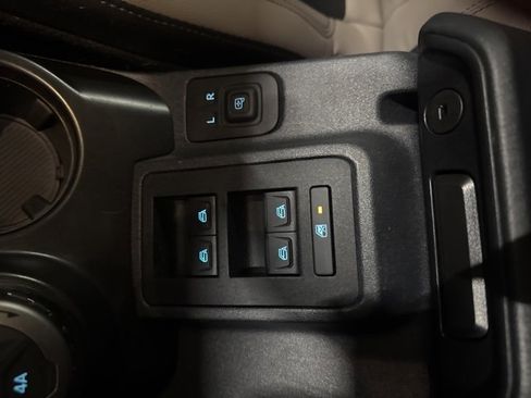 Used 2022 Ford Bronco Wildtrak image 35