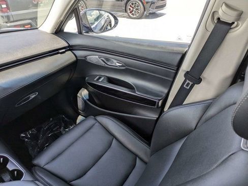 Used 2025 Genesis GV70 2.5T AWD/4WD image 18