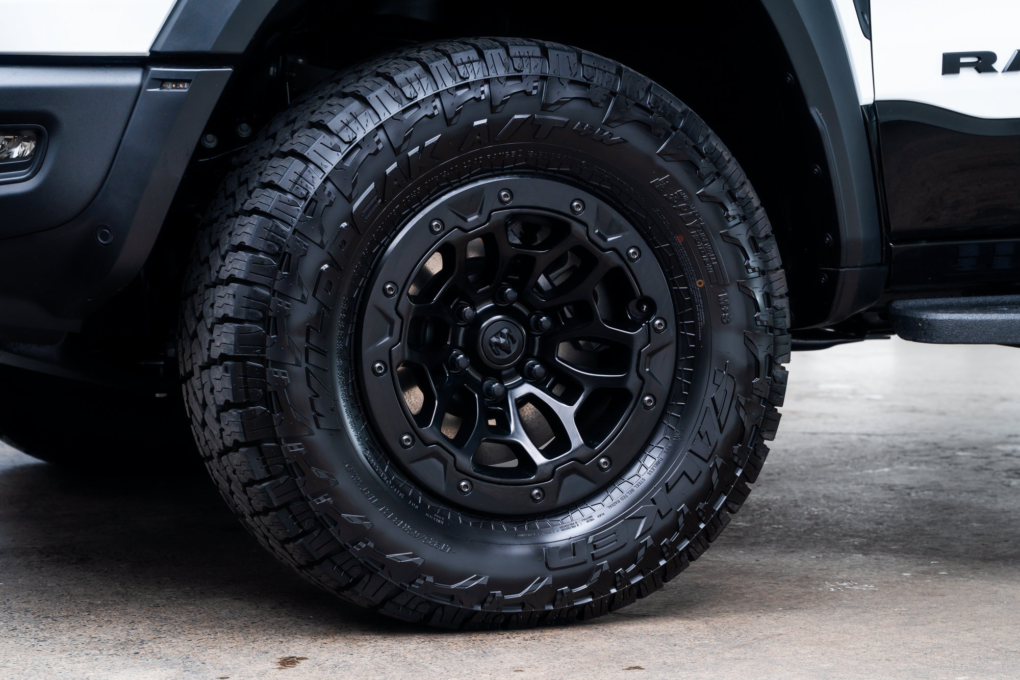 Used 2027 RAM 1500 4x4 Crew Cab image 4