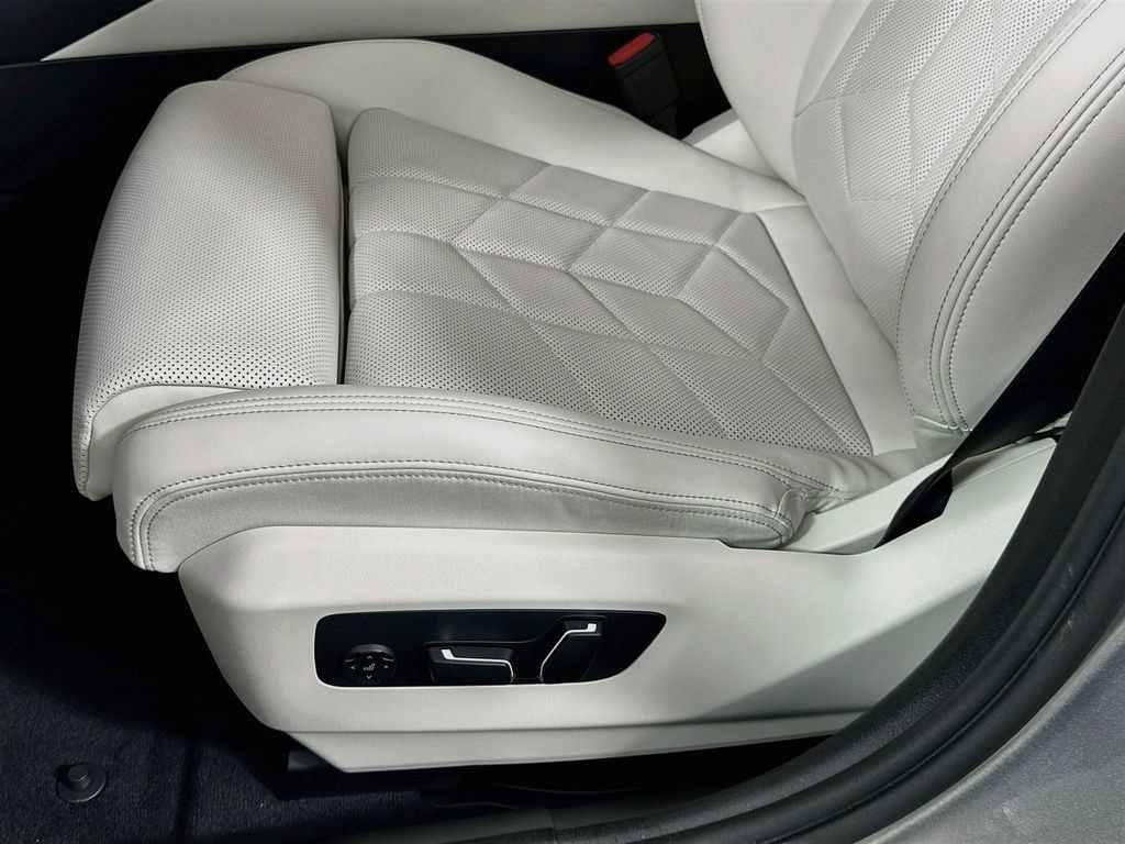 Used 2026 BMW 530i w/ Premium Package RWD image 20
