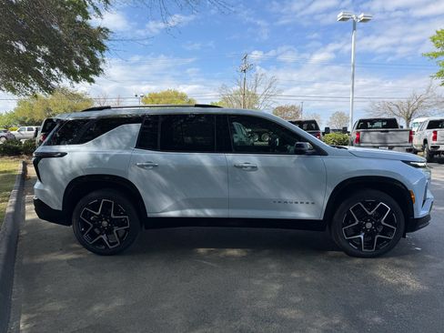 New 2026 Chevrolet Traverse High Country w/ LPO, Floor Liner Package FWD image 12