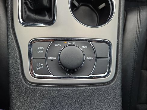 Used 2022 Jeep Grand Cherokee Laredo X AWD/4WD image 19
