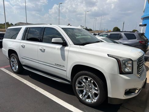 Used 2020 GMC Yukon XL SLT w/ Premium Edition RWD image 8