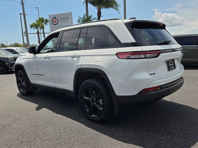 Used 2025 Jeep Grand Cherokee Altitude AWD/4WD image 5