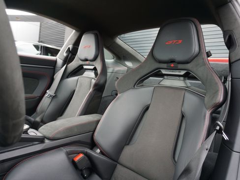 Certified 2025 Porsche 911 GT3 RWD image 5