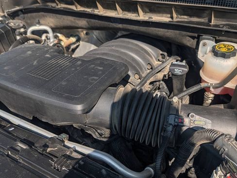 Used 2022 Chevrolet Suburban LS AWD/4WD image 15