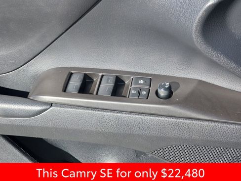 Used 2024 Toyota Camry SE image 34