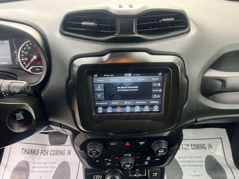 Used 2020 Jeep Renegade Latitude w/ Cold Weather Group image 20
