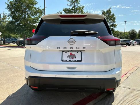 Used 2025 Nissan Rogue SV FWD image 7