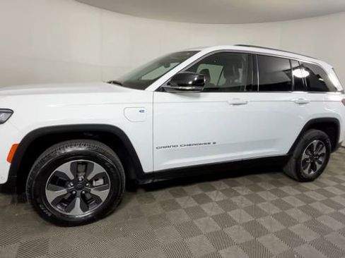 Used 2022 Jeep Grand Cherokee Limited 4xe w/ Luxury Tech Group II AWD/4WD image 11