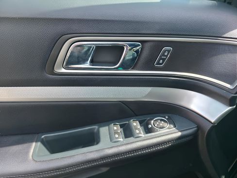 Used 2016 Ford Explorer XLT w/ Equipment Group 202A image 23