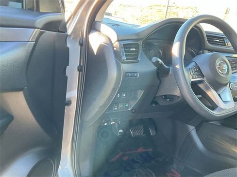 Used 2021 Nissan Rogue Sport S image 27