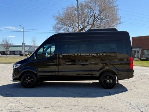 Used 2021 Mercedes-Benz Sprinter 2500 image 4