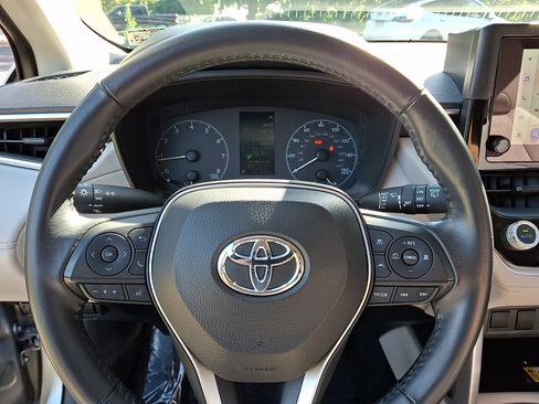 Used 2023 Toyota Corolla Cross LE AWD/4WD image 19