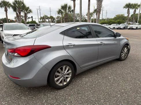 Used 2015 Hyundai Elantra SE w/ Option Group 03 FWD image 7