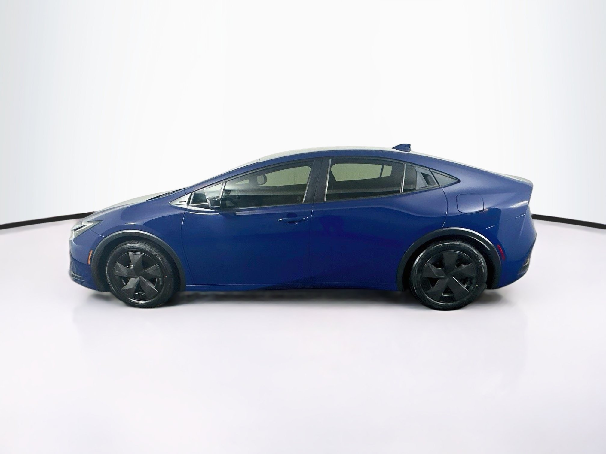 Used 2024 Toyota Prius LE FWD image 4