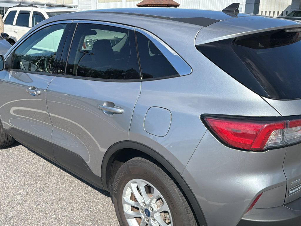 Used 2021 Ford Escape SE w/ Convenience Package AWD/4WD image 3