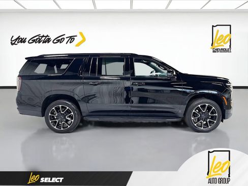 Used 2026 Chevrolet Suburban RST w/ Comfort Package AWD/4WD image 4