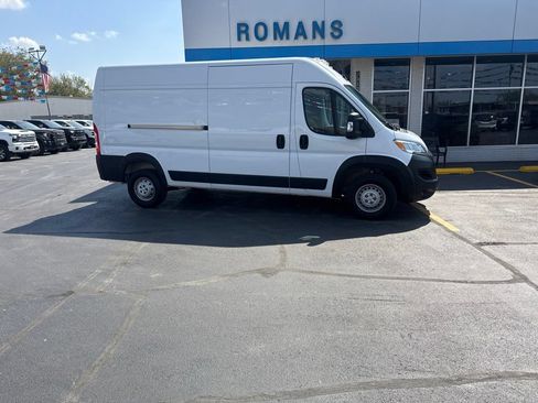 Used 2025 RAM ProMaster 2500 w/ Convenience Group FWD image 2