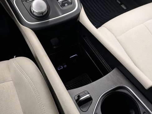 Used 2015 Chrysler 200 Limited image 21