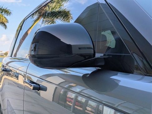 Used 2025 Land Rover Range Rover Long Wheelbase Autobiography image 12