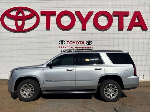 Used 2018 GMC Yukon SLT image 2