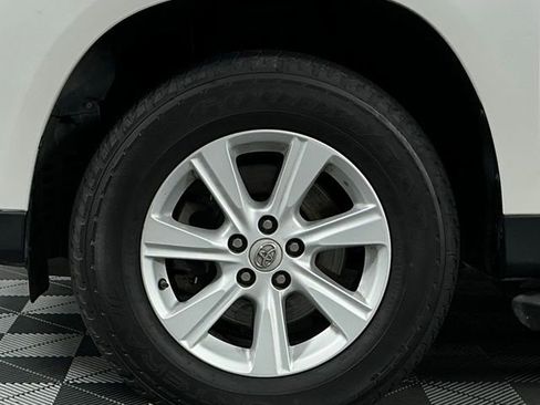 Used 2013 Toyota Highlander SE FWD image 11