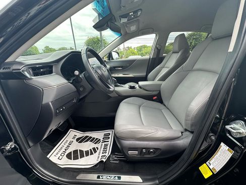 Used 2024 Toyota Venza XLE AWD/4WD image 24