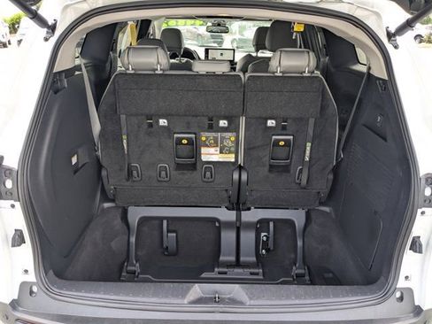 Used 2025 Toyota Sienna XLE w/ XLE Plus Package FWD image 13