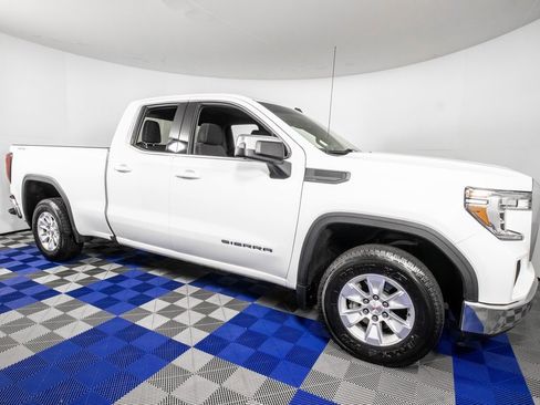Used 2022 GMC Sierra 1500 SLE image 2