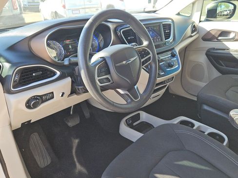 Used 2021 Chrysler Voyager LX image 11