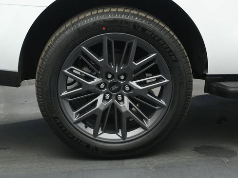 New 2026 Ford Expedition Platinum image 23