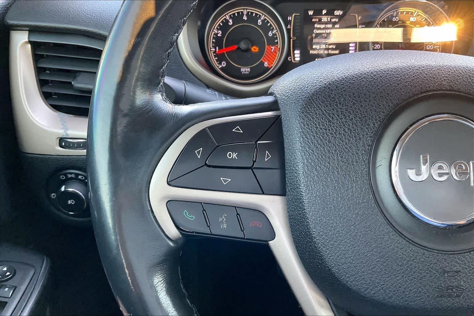 Used 2015 Jeep Cherokee Latitude FWD image 23