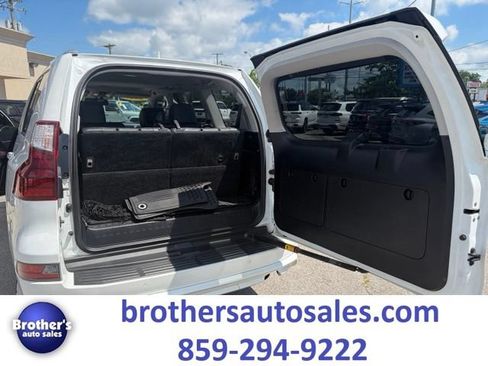 Used 2017 Lexus GX 460 Luxury AWD/4WD image 32