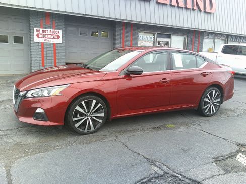 Used 2021 Nissan Altima 2.5 SR w/ SR Premium Package AWD/4WD image 15