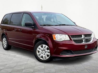 Used 2018 Dodge Grand Caravan SE w/ UConnect Hands-Free Group