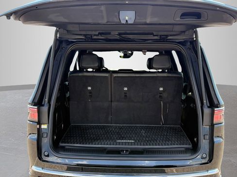 Used 2024 Jeep Wagoneer Series II AWD/4WD image 6